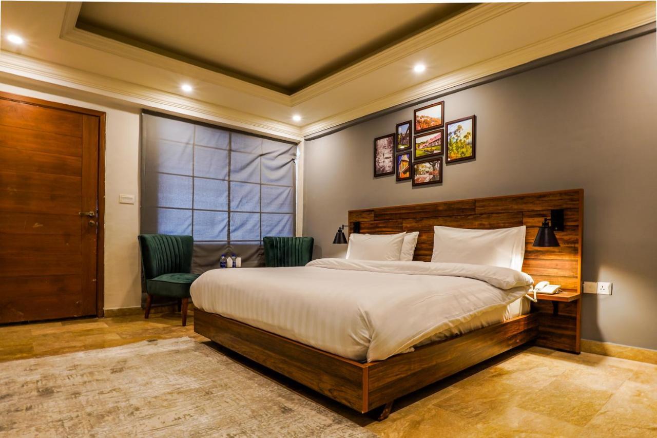 Roomy Junction, เมอร์รี ภายนอก รูปภาพ